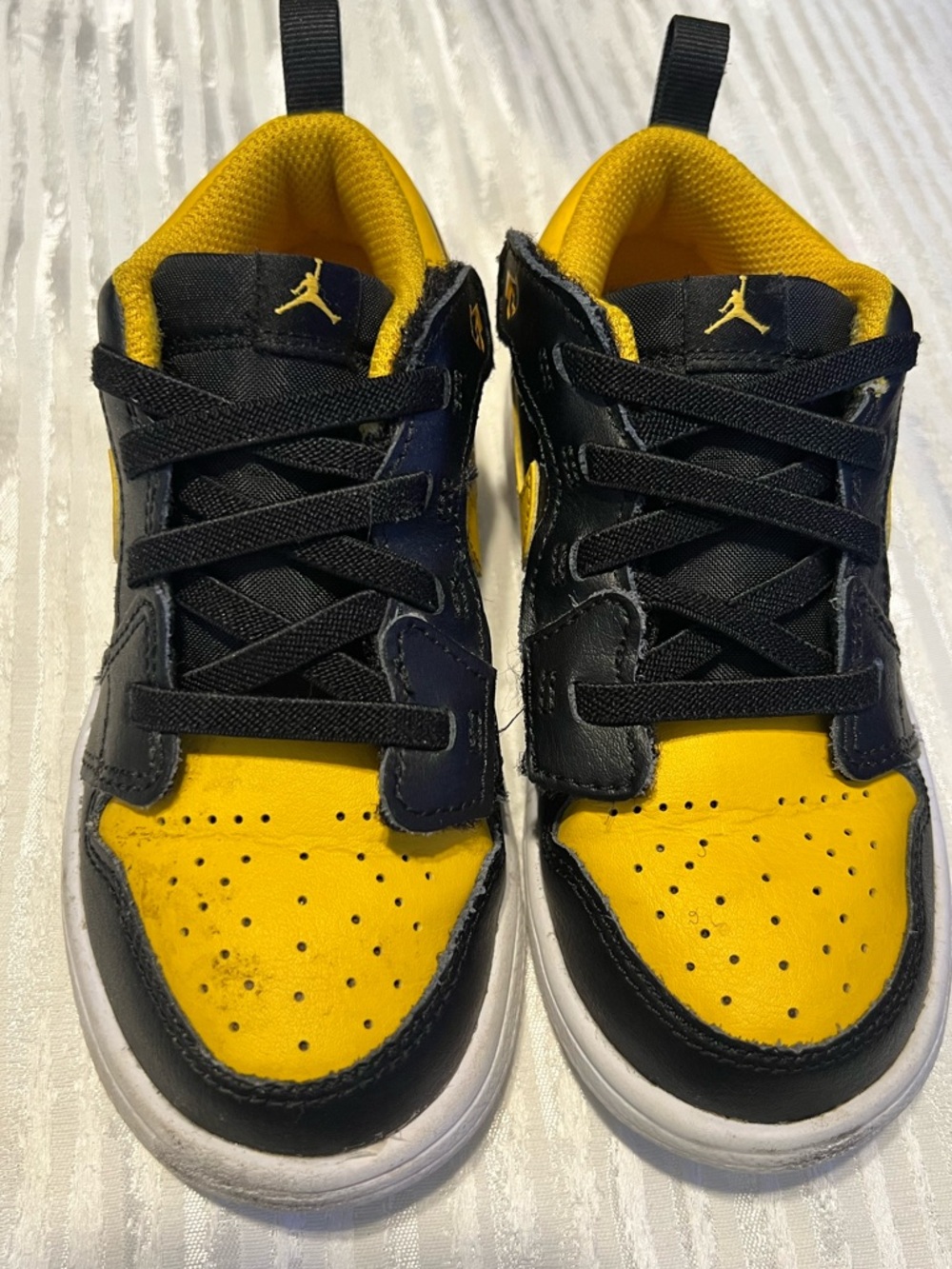 Jordan Kids Black and Yellow Low-Top Sneakers, Velcro closure EUC